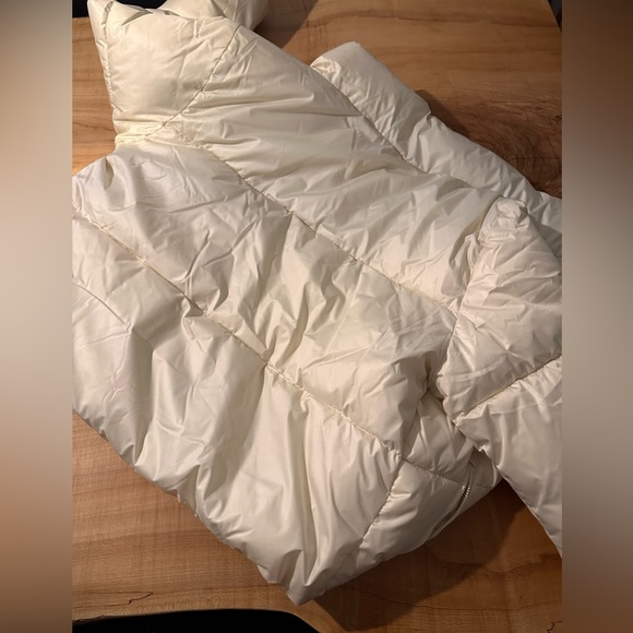 Brand new old navy puffer jacket - Picture 3 of 5